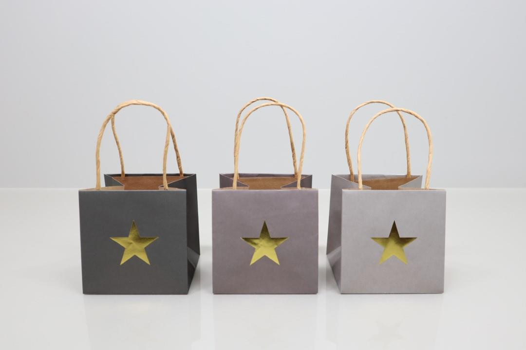 Tasche m. Sterndekor Kraftpapier graumix 12x12cm